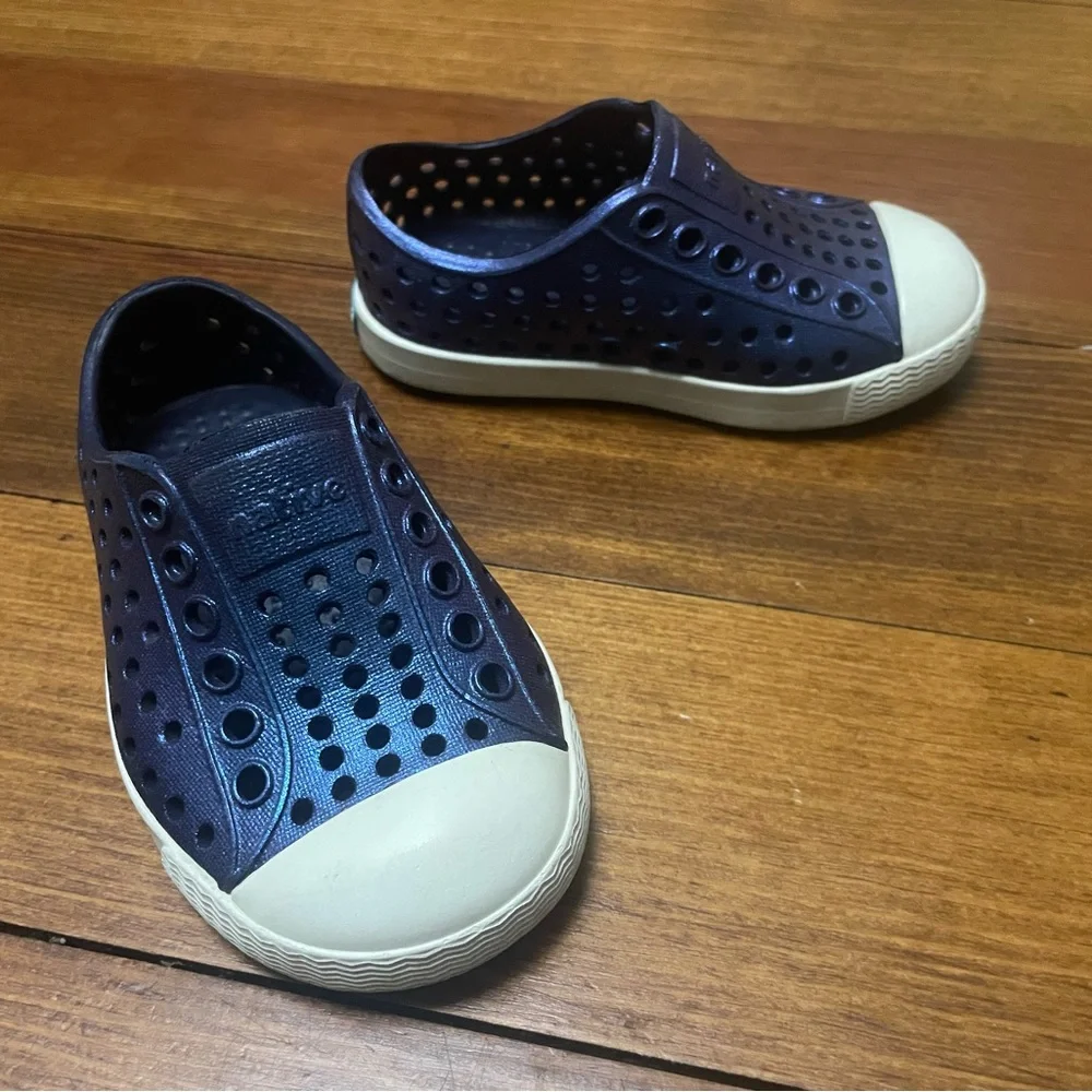 Native Shoes Jefferson Slip Shoes in Sparkly Navy Size C4